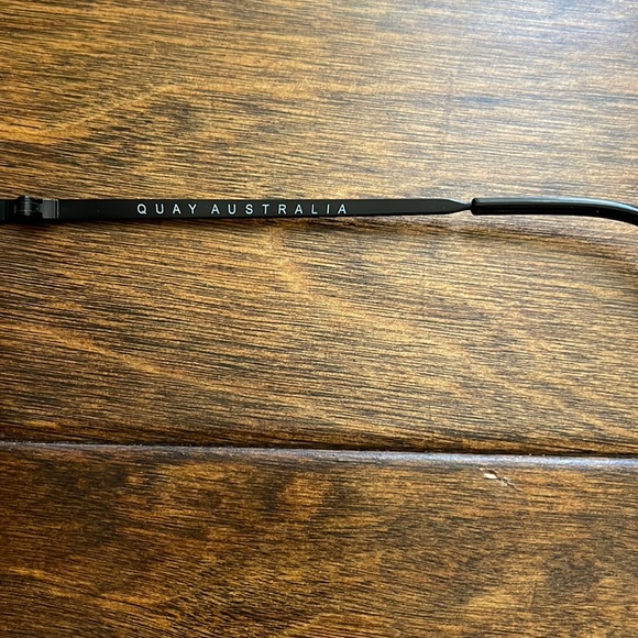 Quay Australia High Key Mini Mirrored Aviator Sunglasses Black & Smoke Polarized - Picture 3 of 6